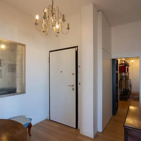 Charming In The Center 