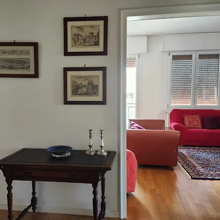 Charming In The Center 