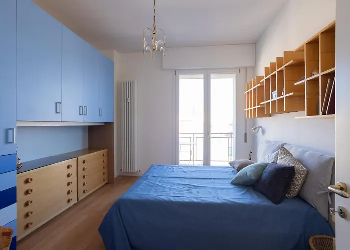 Charming In The Center 