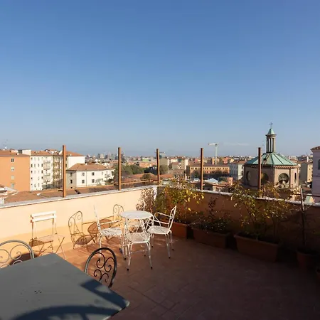 Charming In The Center 