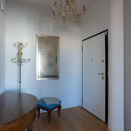 Charming In The Center 