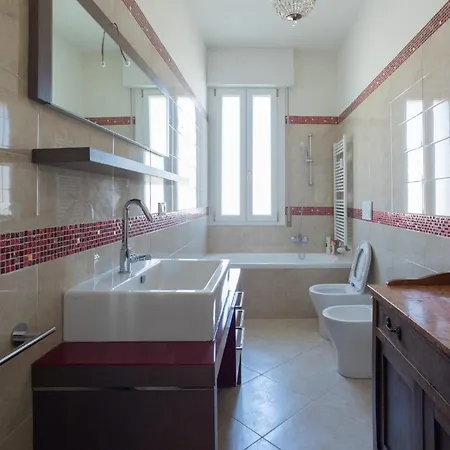 Charming In The Center 