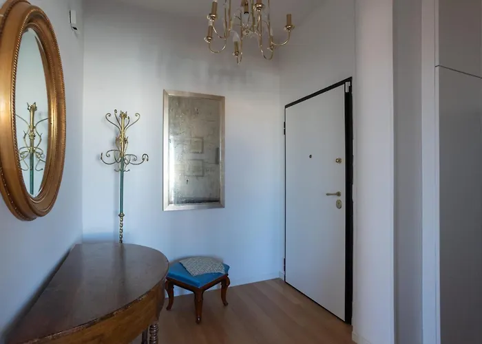 Charming In The Center 