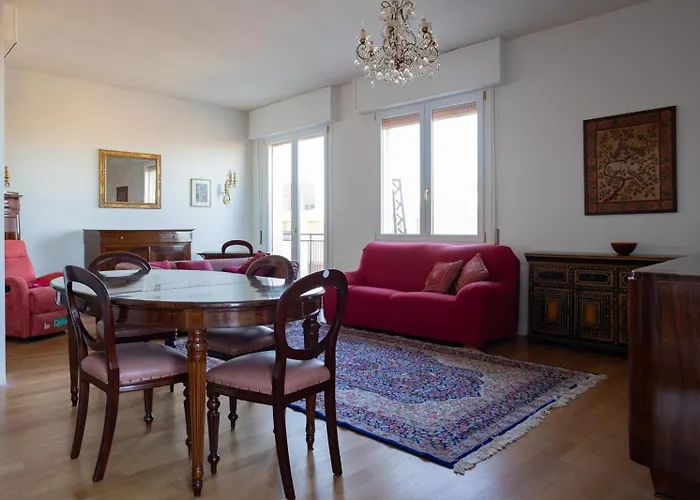 Charming In The Center 