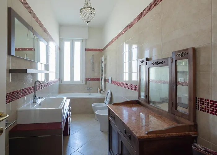 Charming In The Center 