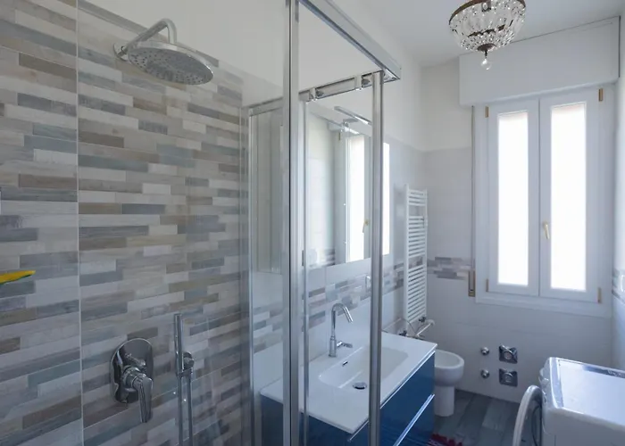 Charming In The Center 