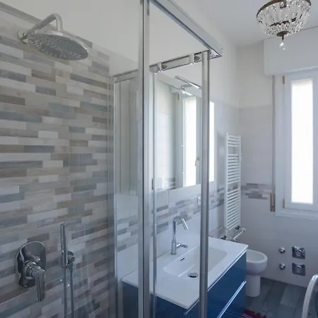 Charming In The Center 