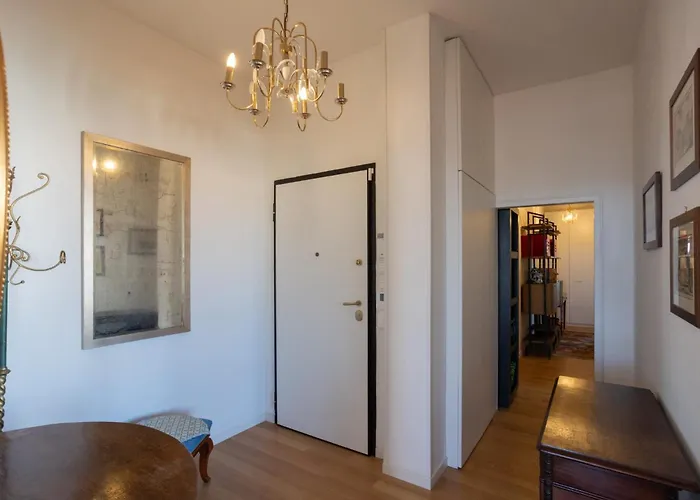 Charming In The Center 