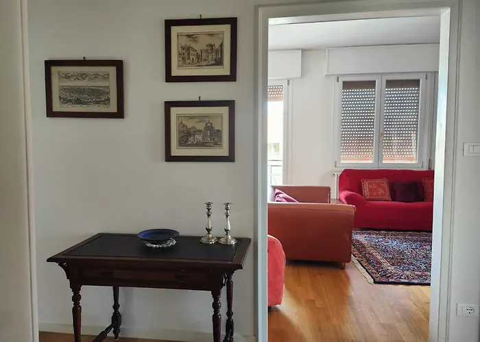 Charming In The Center 