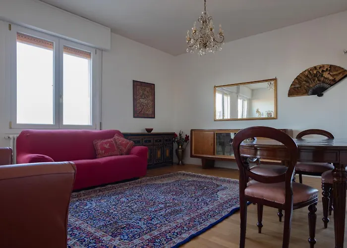 Charming In The Center 